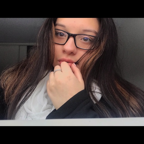 Meet your Posher, Anissa - Picture 1 of 1